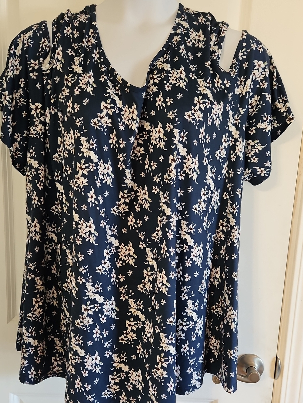 Women's Navy Floral Cold-Shoulder Tunic Top